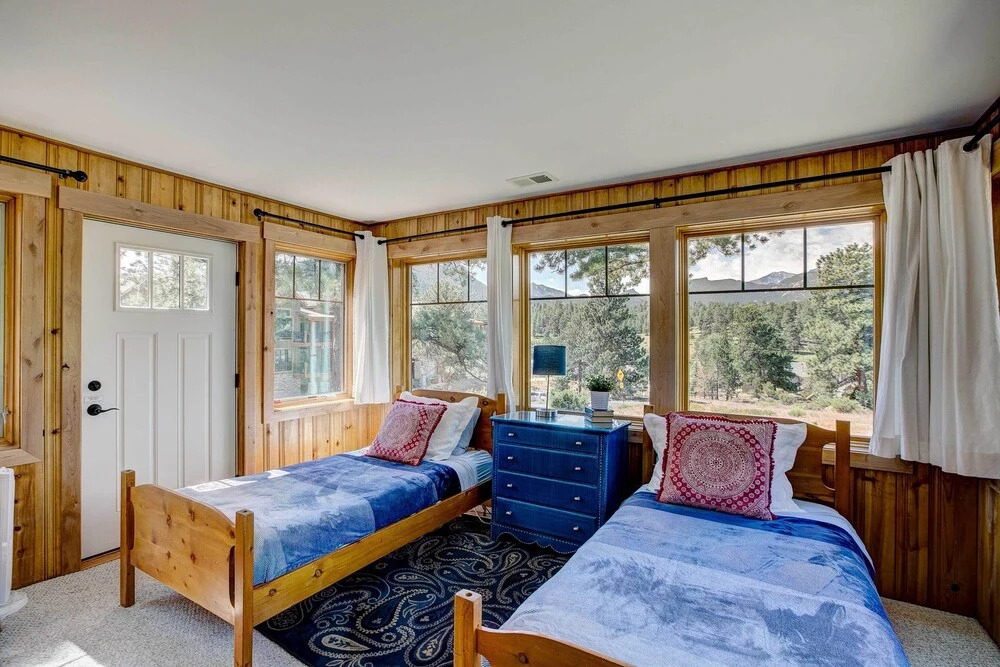 Charming Estes Park Cabin w/ 2 Private Patios!