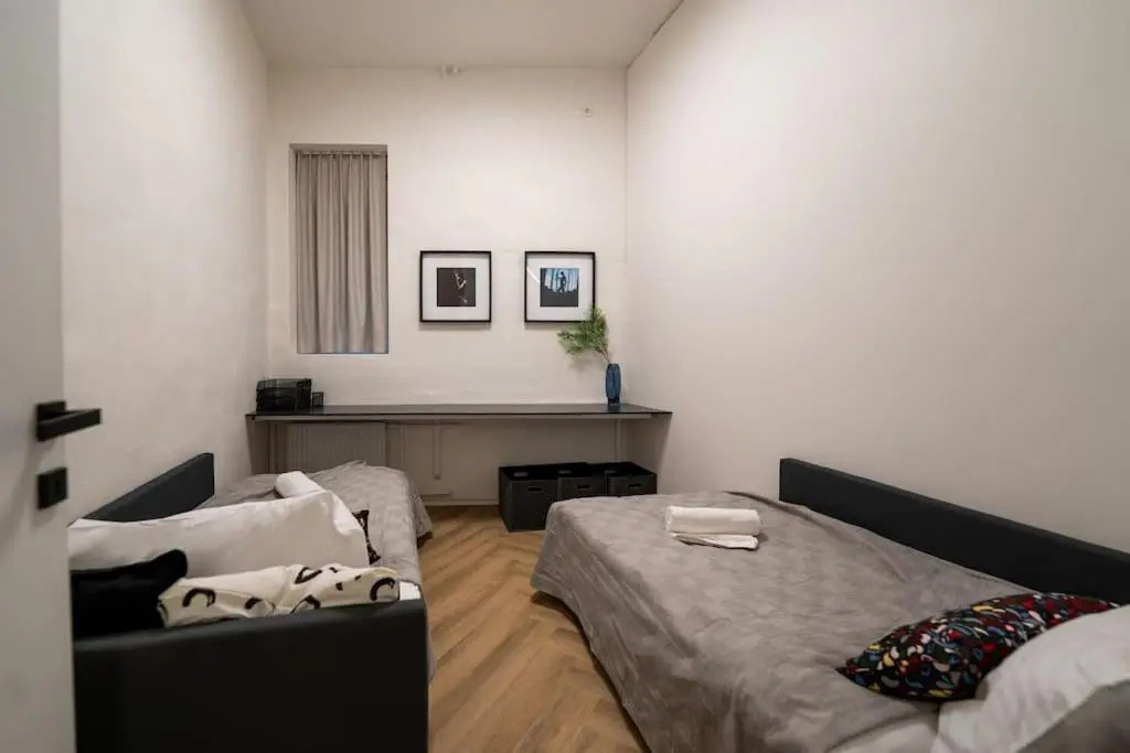3 BD Old Town Apartment by Hostlovers