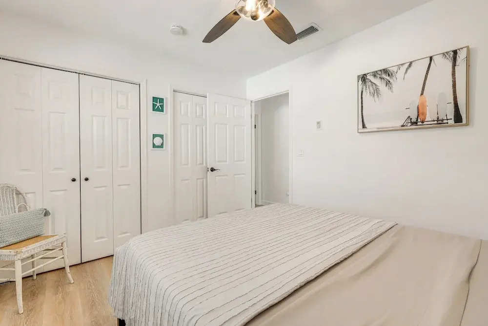 Fernandina Beach Home w/ Deck, Across From Shore!