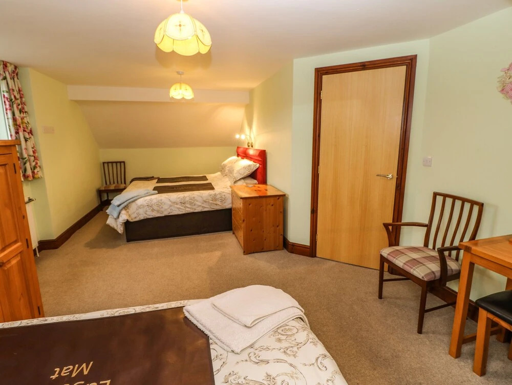 Holly Lodge