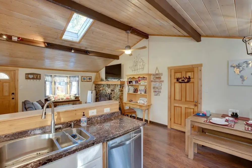Tahoe Home 3 Mi to Heavenly Mountain Resort!