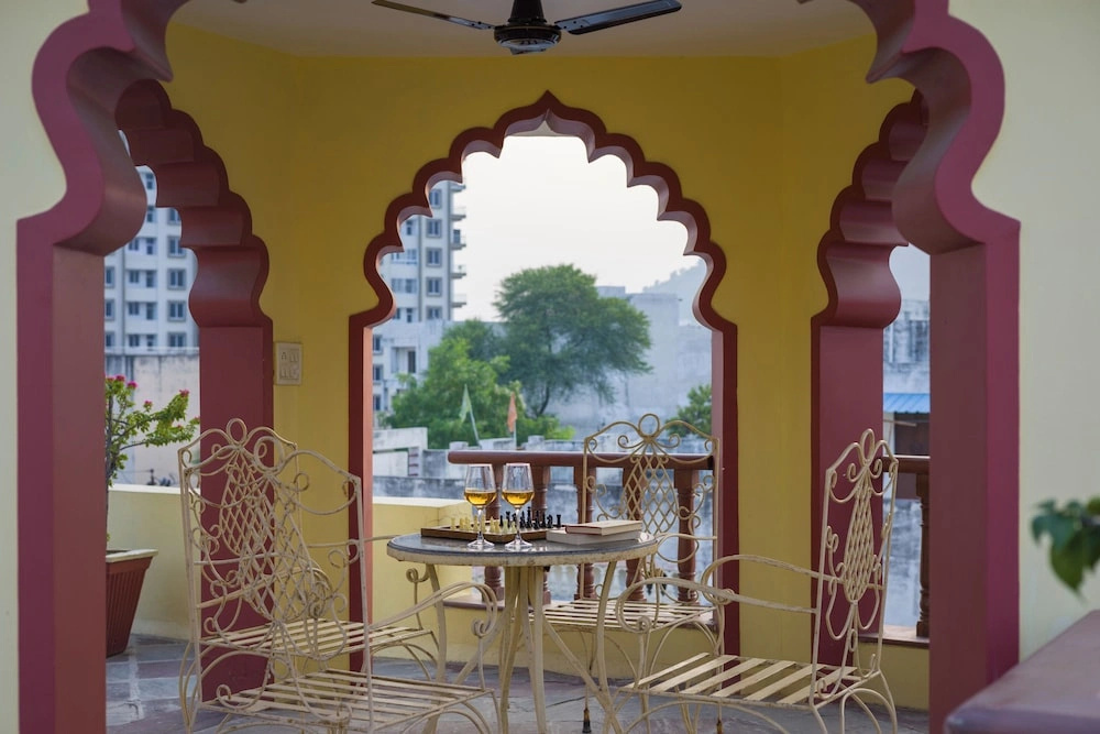 Alaya Stays Abhimanyu Mansion Topaz 2BHk