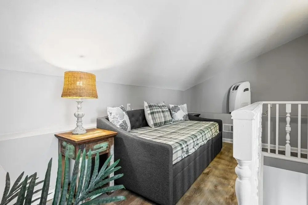 1 Hibiscus Haus 3 Bedroom Home by RedAwning