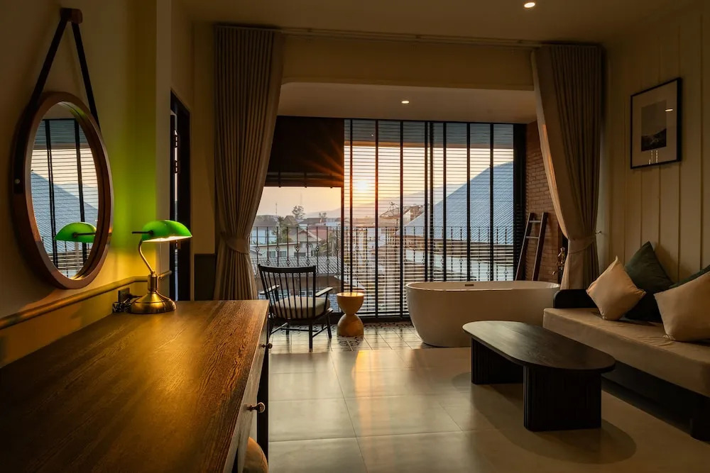 Shamrock Chiangmai Hotel-Adult Only