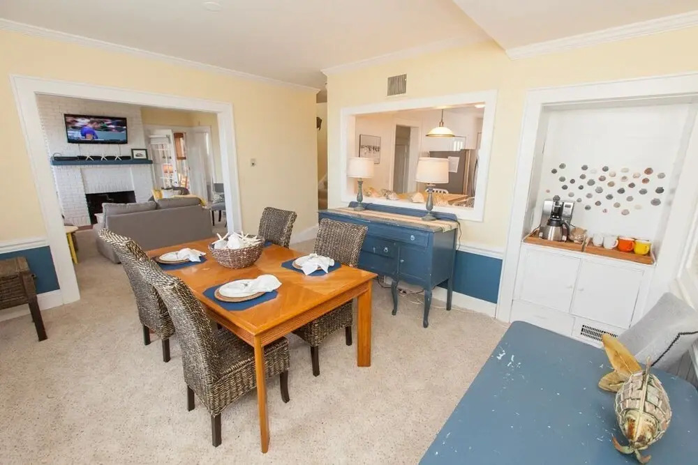 Shoreline Cottage 4 Bedrooms 2 Bathrooms Cottage