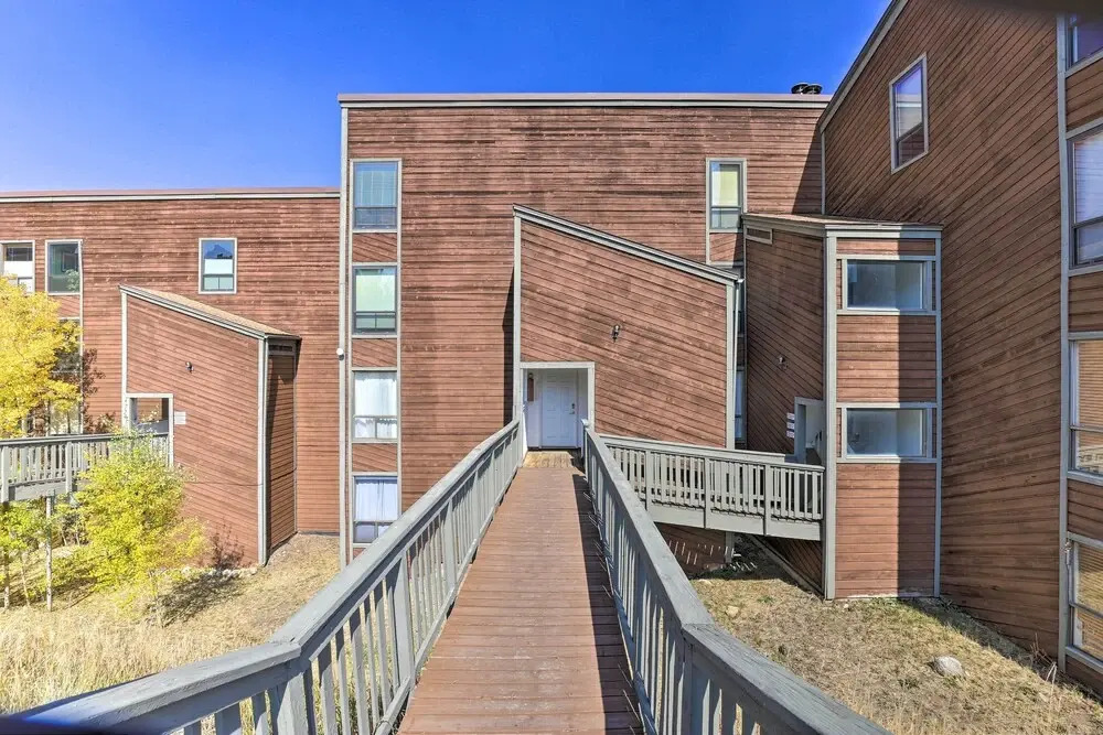 Ski, Shred & Tube: Mtn-view Condo in Silverthrone!