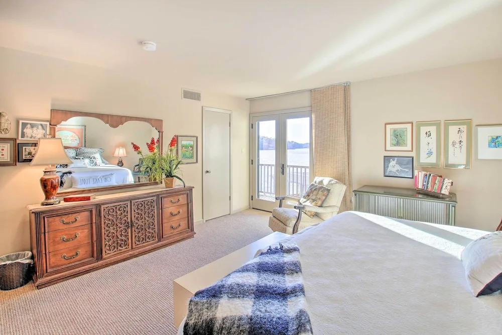 Fireplace, Pool Access: Waterfront Hot Springs Gem
