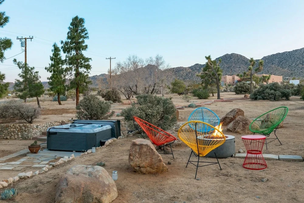 Rocky Ridge Retreat - Hot Tub, Fire Pit & Bbq! 2 Bedroom Home by RedAwning