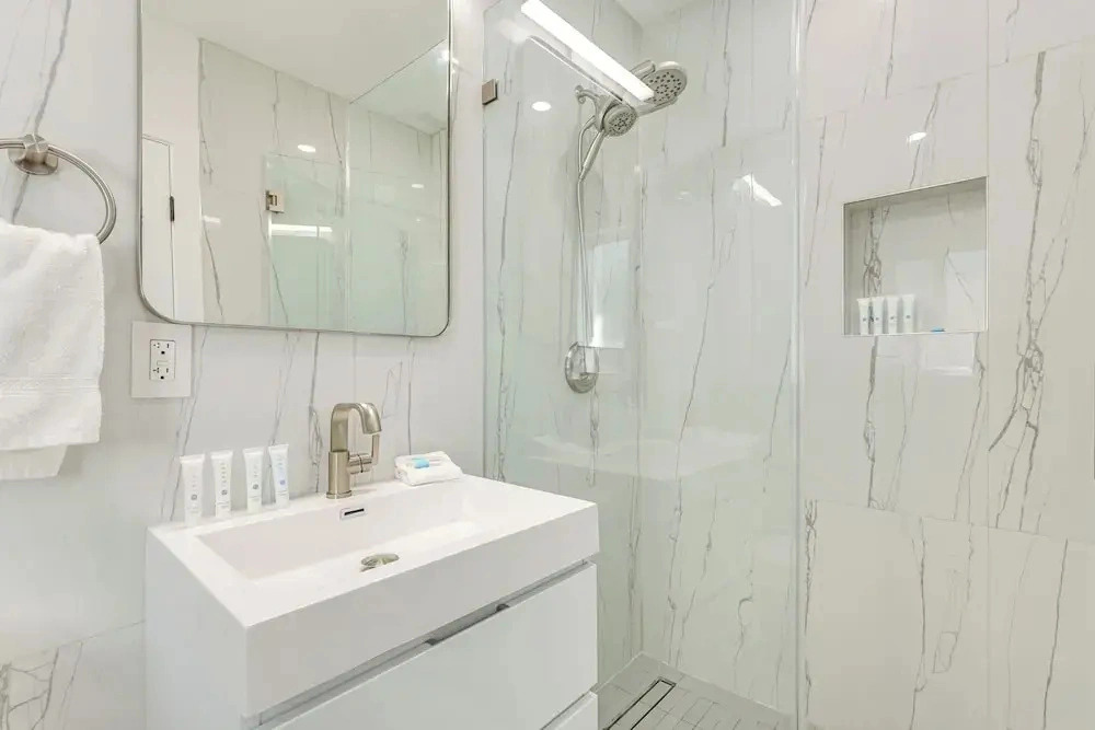 1 Mi to Las Olas Eats! Modern Apt w/ Shared Patio