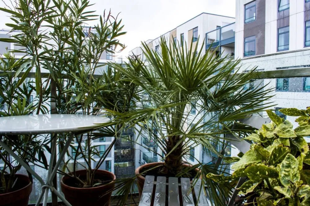Stylish 2 Bedroom Flat With Balcony
