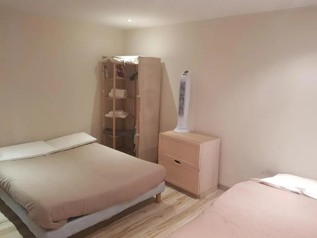 13 Rue de la Fontaine F11