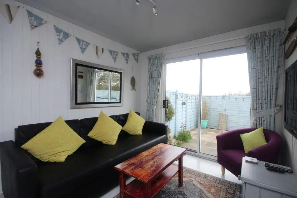 17H Medmerry Park 2 Bedroom Chalet