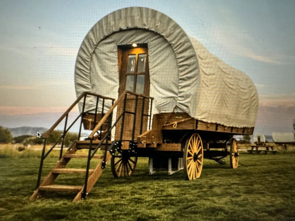 Eycat Lodging Company