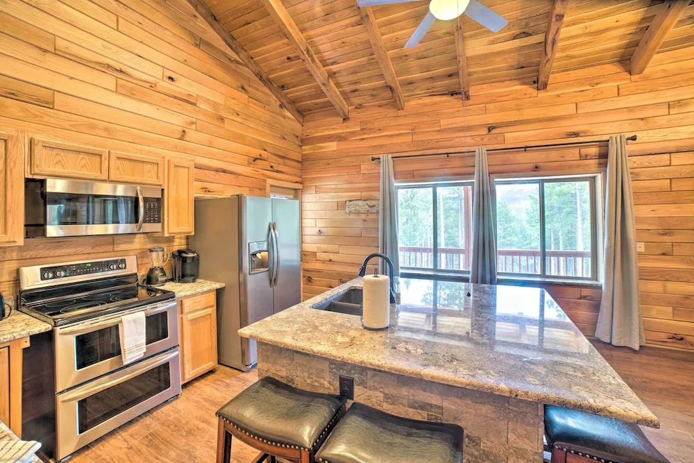 Woodsy Mountain Cabin: 2 Mi to Angel Fire Resort!
