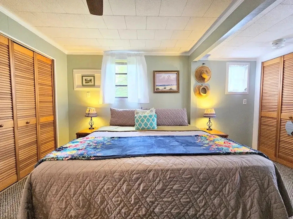 Private House Walk to the Beach & Parks! Large Decks, Family Vacation! Hammock Beach