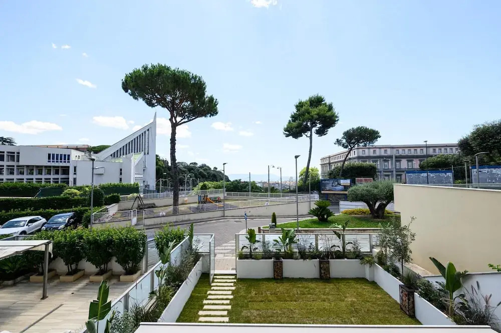 Viale dei Colli Aminei 10