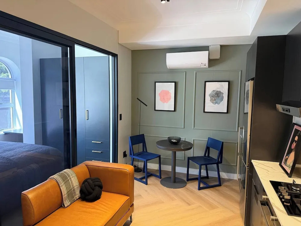 106 The Valour Modern Suite