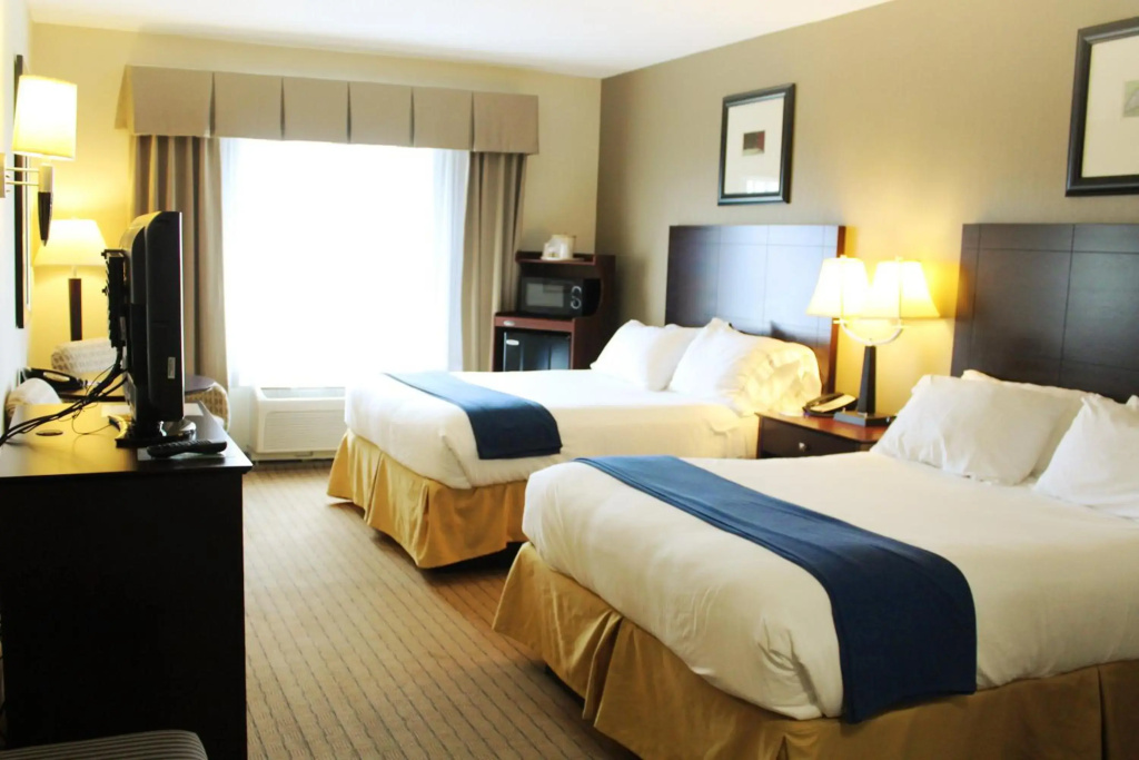 Holiday Inn Express & Suites Malone by IHG