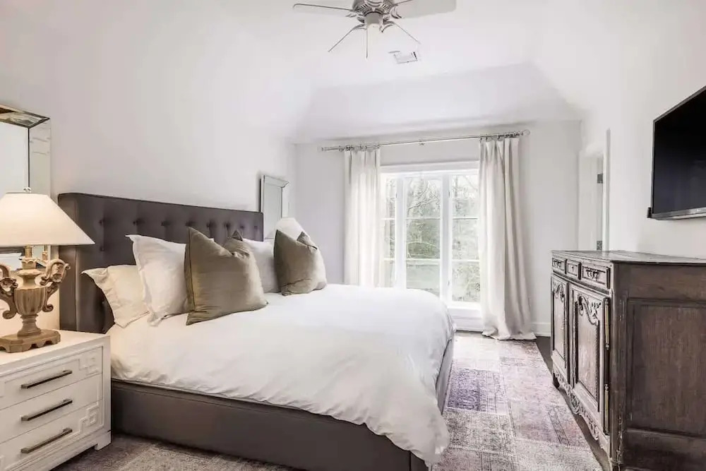 Bull Path Manor by Rove - 4BR Family Home With Pool & Hot Tub