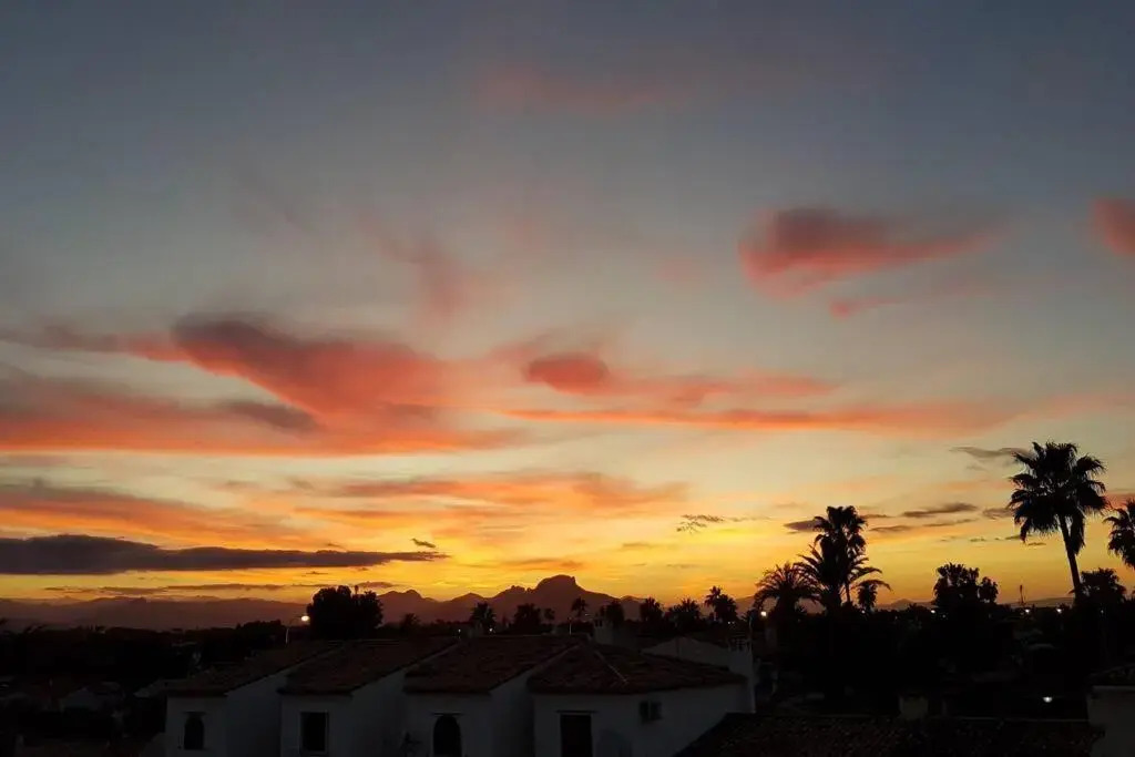 Perfect family holiday! Modern penthouse in Dénia only 200 m to the beach!