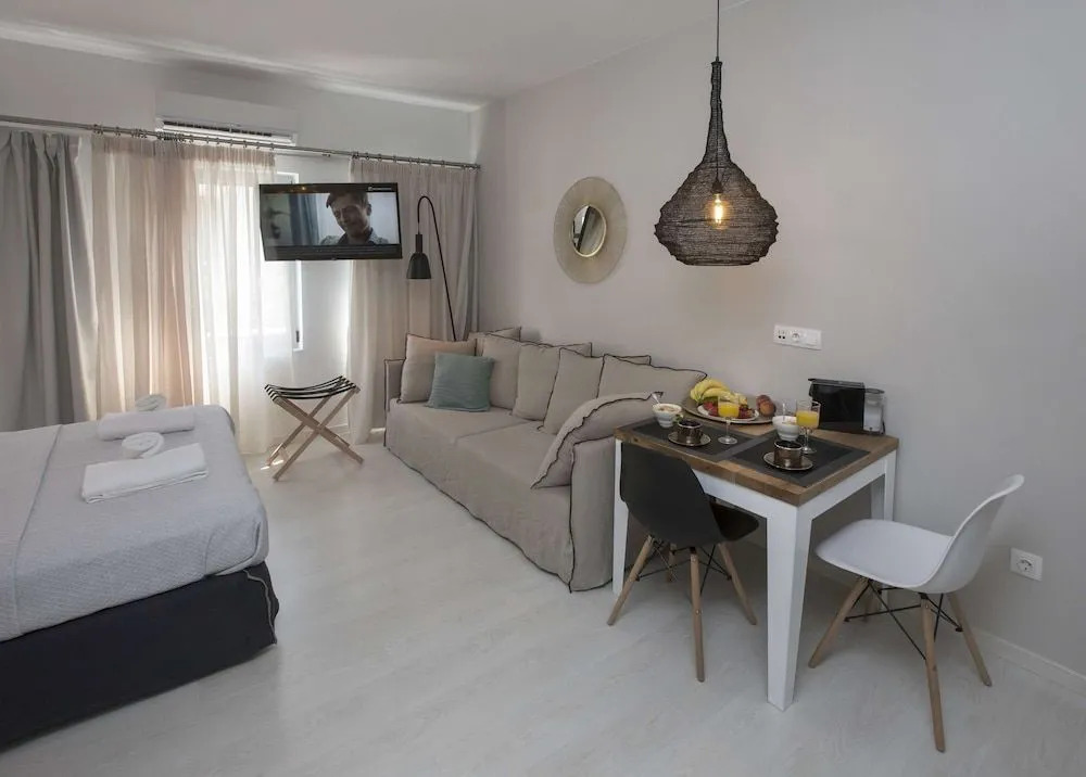 Ermou Stylish Suites by GHH