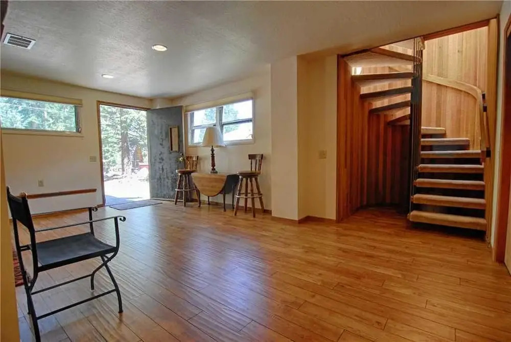 Large Deck and Bonus Room Plus Unique Features #146
