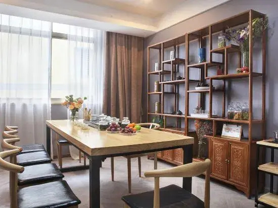 Ease Hotel (Jingmen Wanda Plaza Smart store)