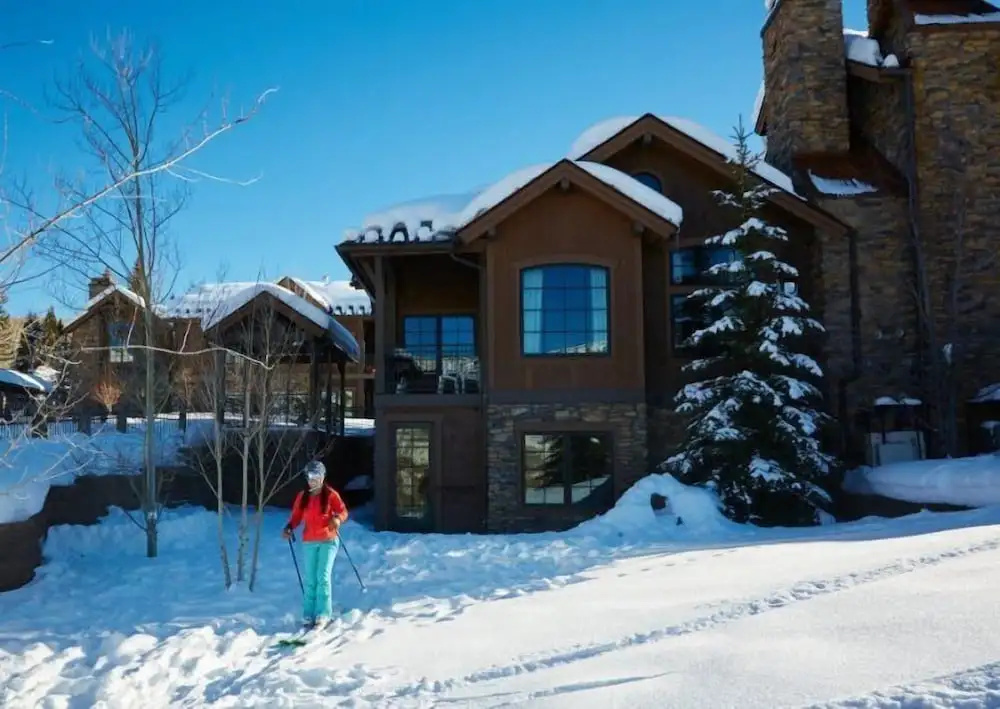 Premier Ski in, Ski-out 2 Bedroom Condo With Spectacular Views, Heated Outdoor Pool and Hot Tub, Short Walk to Village