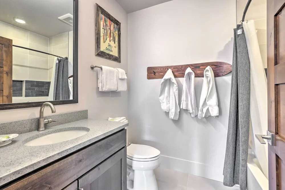 3 Mi to Dillon Reservoir: Condo w/ Balcony!