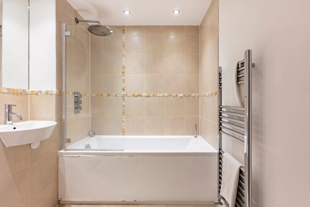 Child & pet friendly | Parking