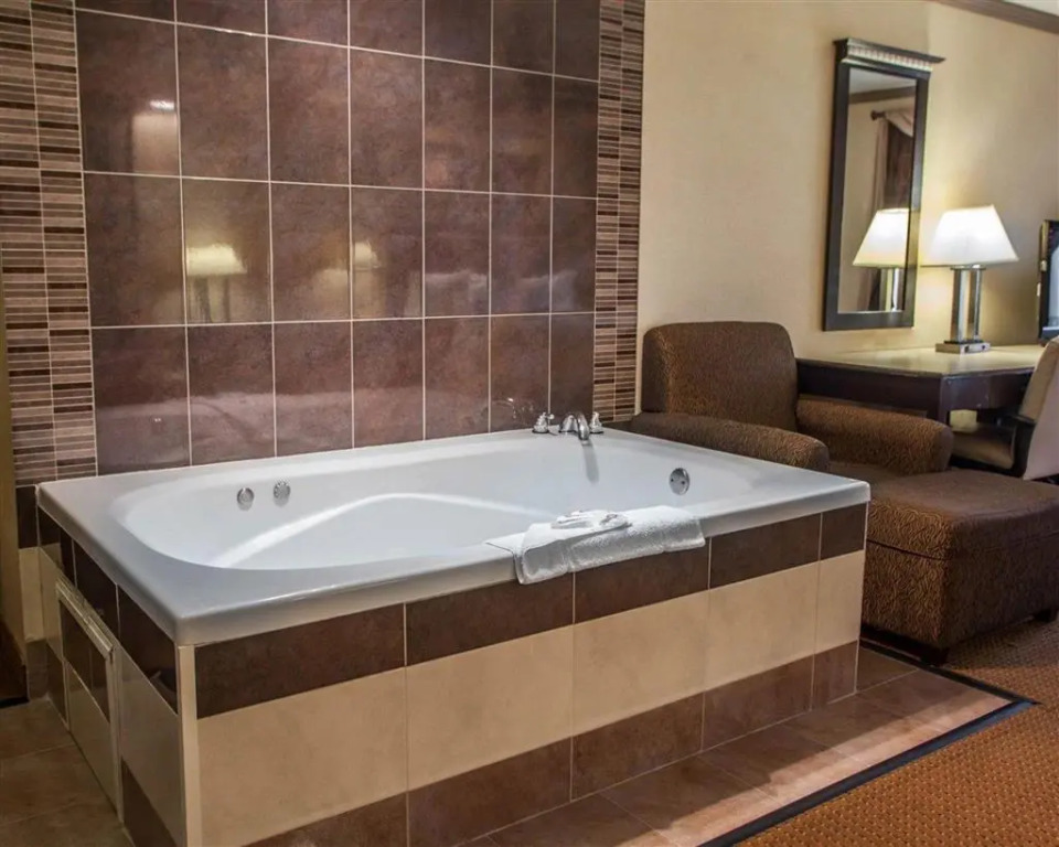Quality Inn Aurora - Naperville Area