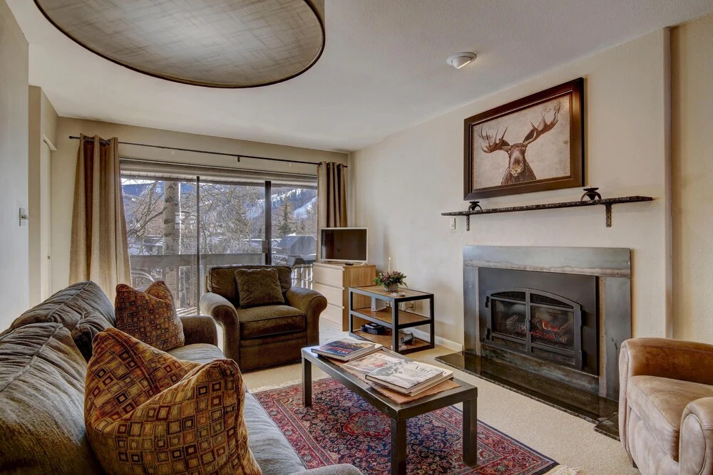 Spacious Condo - Walk to Shuttle