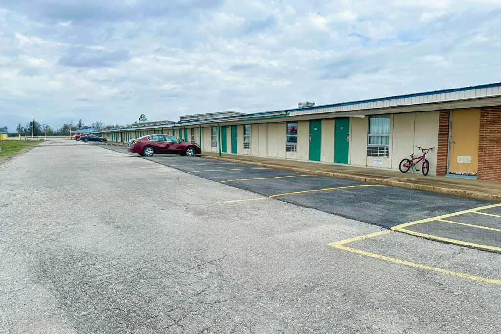 Shamrock Kings Inn By Oyo Marked Tree I-555