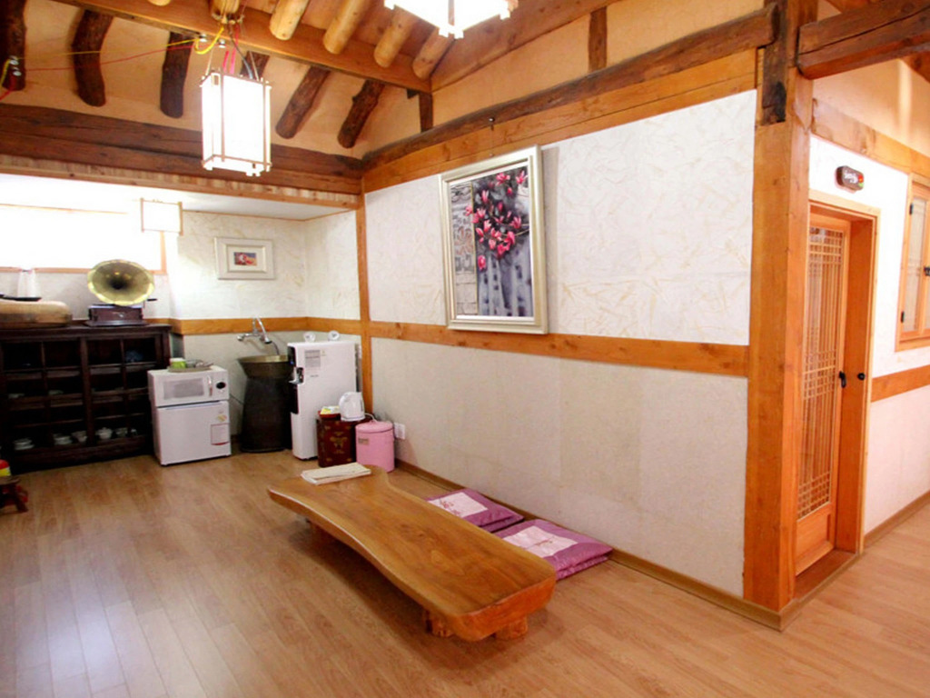Happiness Full Hanok Guesthouse