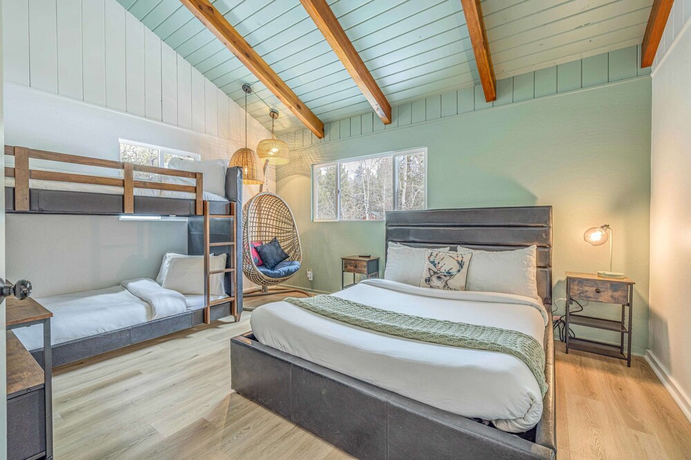 Quail Drive 2 Bdrm 1 Bath Modern Cabin Hot Tub