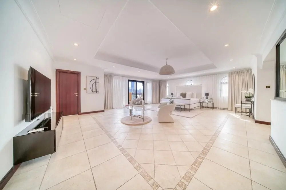 Exclusive 6BR Palm Villa w Private Pool and Beach