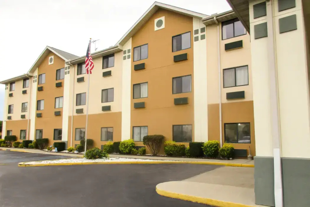 Super 8 Sawyer MI