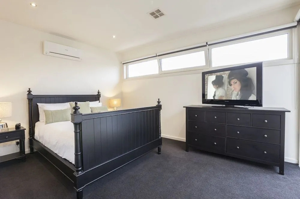 Boutique Stays - Elwood Hideaway