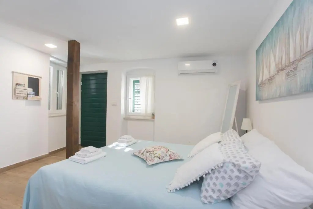 Aurum Apartment