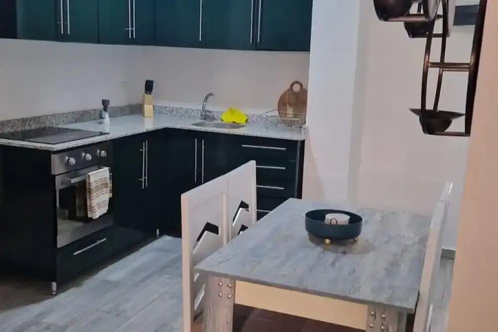 1 Bed Apartment Sleeps 2 - Communal Pool - Parking