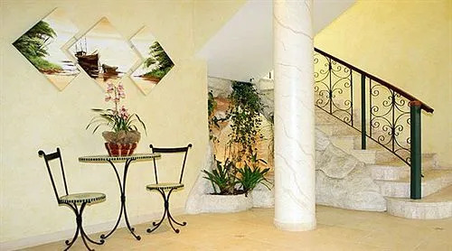 Beach Hotel Cambury