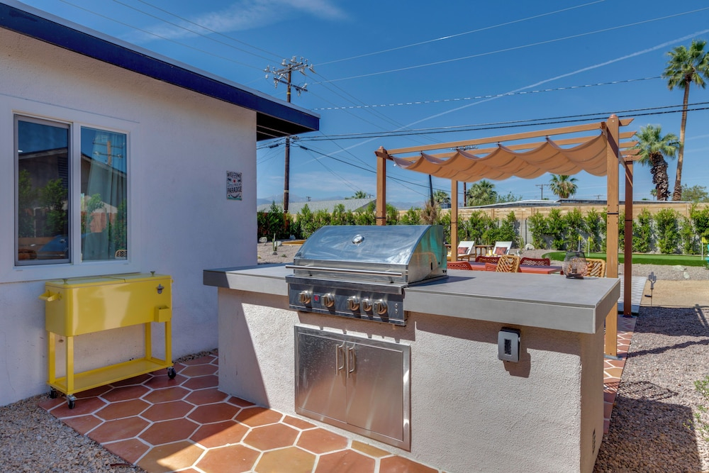 Yard Games, Outdoor Kitchen: Palm Springs Retreat!