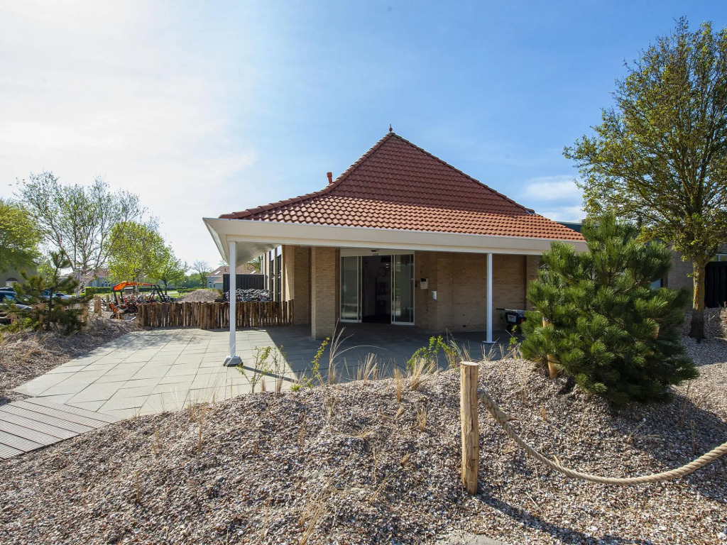 Beachside Bungalow Near Beach