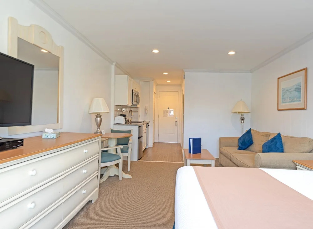 East Hampton House Resort