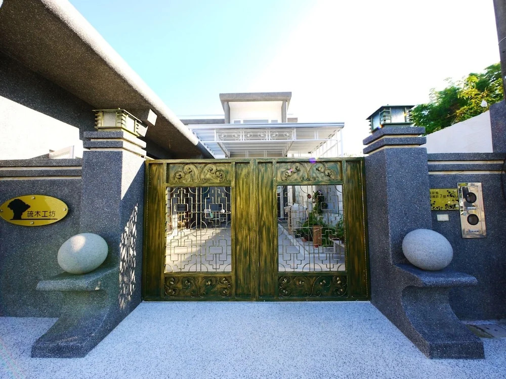 Liuqiu Wood