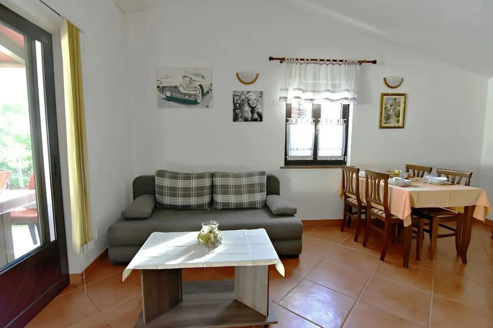 Garden Apartment in Umag