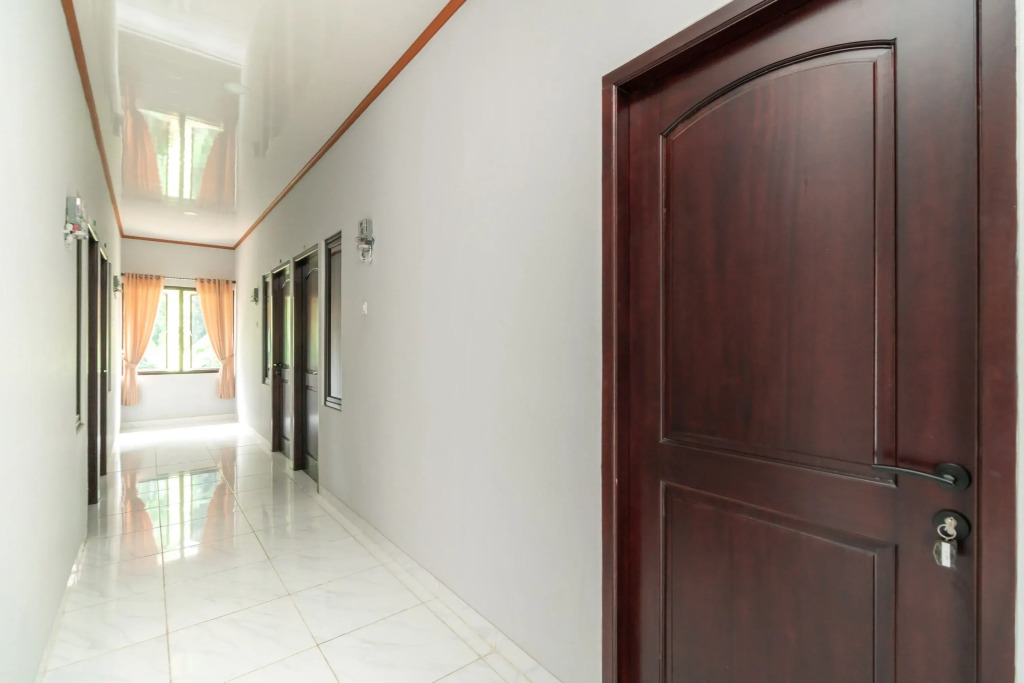 RedDoorz Plus near Jungeland Sentul
