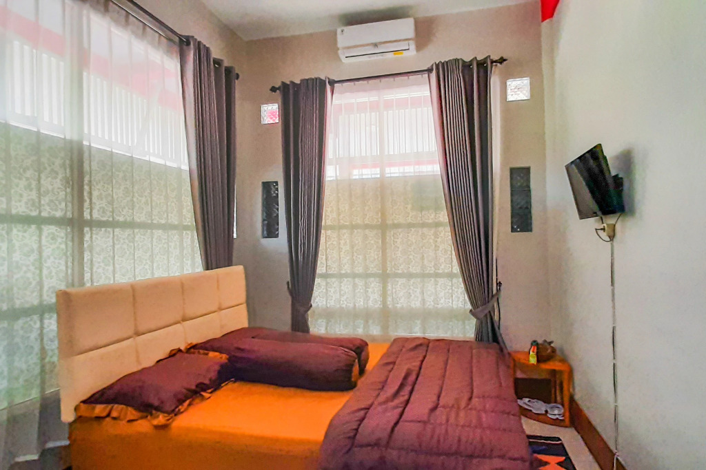 OYO 90374 Penginapan Dewe Syariah