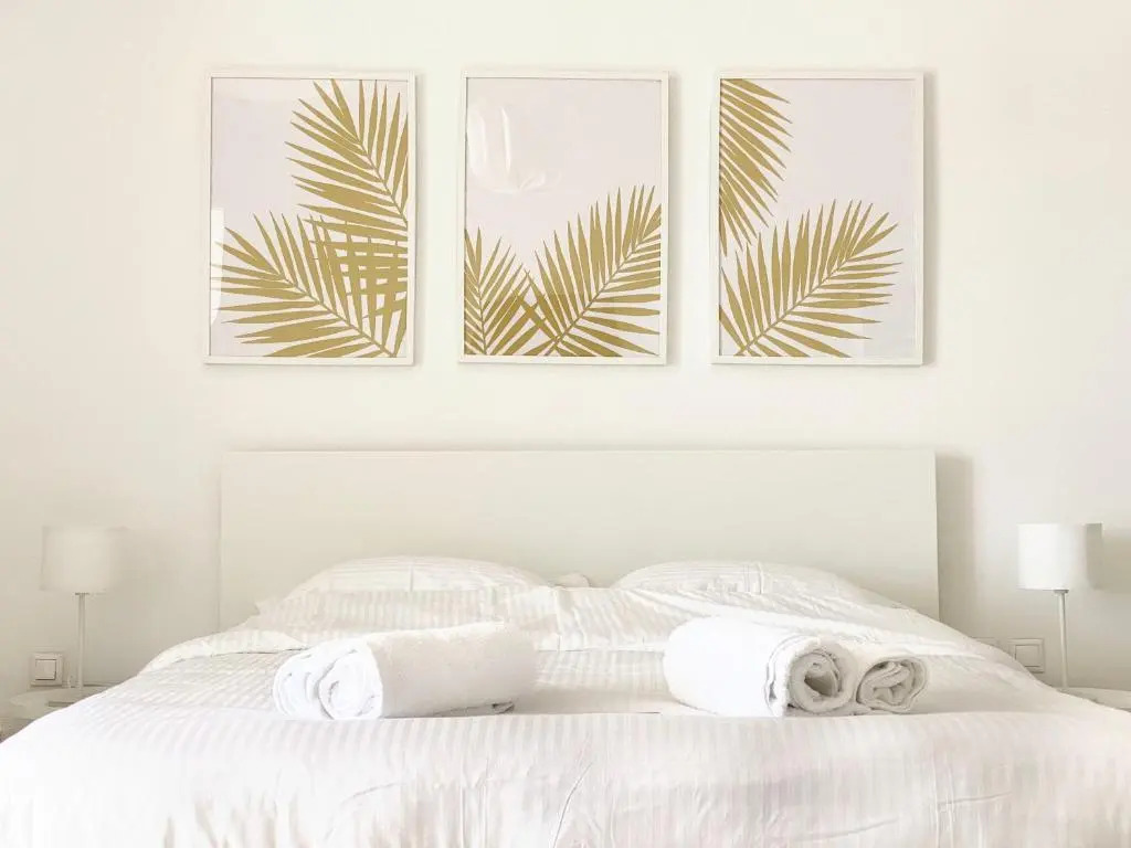 Palm Suite Yellow