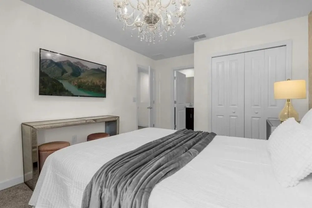 7 Bedrooms Storey Lake Resort Home